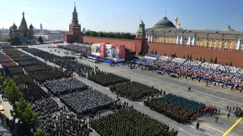 Nga đã nhân cơ hội lễ diễu binh kỉ niệm 75 năm Ngày Chiến thắng để tổ chức cuộc gặp mặt Bộ trưởng Quốc phòng  Trung - Ấn (Ảnh: EPA).