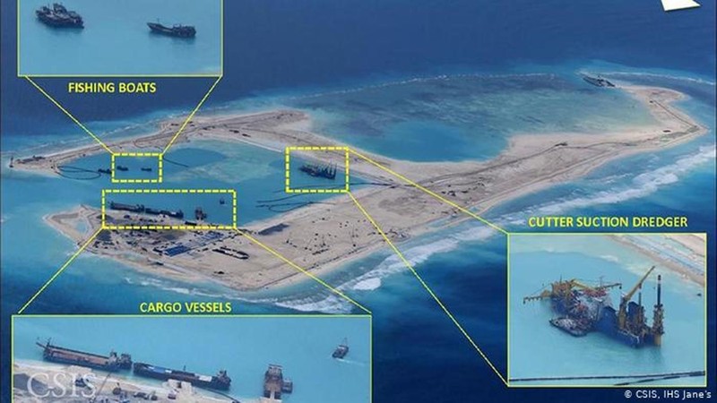 Các tàu thuyền, máy móc của Trung Quốc đang hút cát lấp biển để xây dựng đảo nhân tạo ở đá Chữ Thập ở quần đảo Trường Sa thuộc chủ quyền Việt Nam (Ảnh: CSIS)