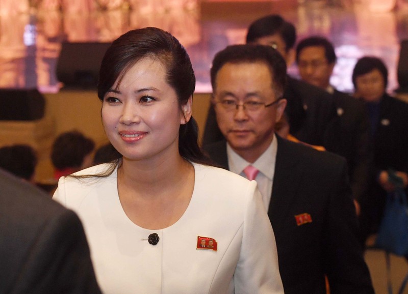 Bà Hyon Song-wol đã thay thế bà Kim Yo-jong trong vai trò phụ tá của nhà lãnh đạo Kim Jong-un (Ảnh: Reuters).