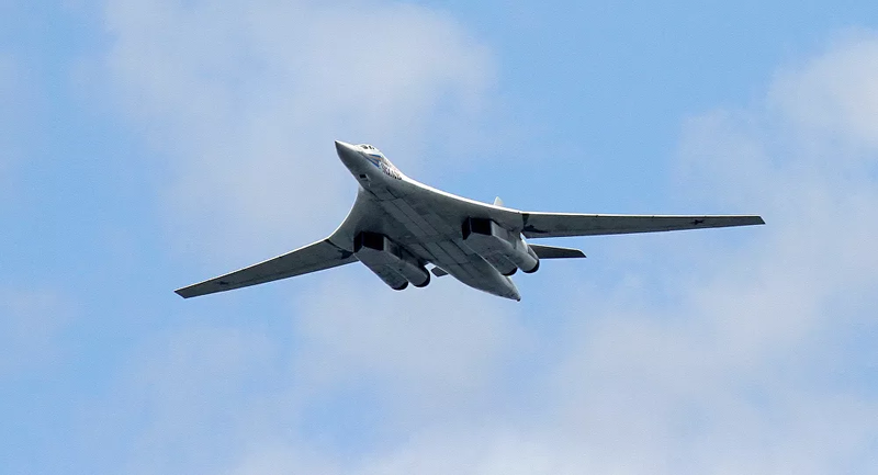 Máy bay ném bom chiến lược siêu thanh Tu-160M của Nga đang được nâng cấp, hiện đại hóa (Ảnh: Sputnik).