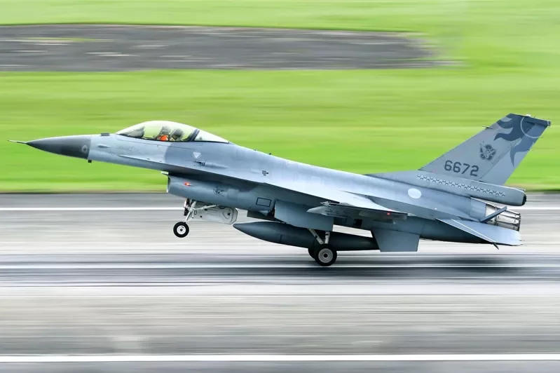 Chiếc F-16 số hiệu 6672 do Tưởng Chính Chí lái trước khi bị mất tích tối 17/11 (Ảnh: Guancha).