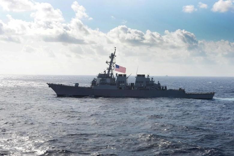 Tàu khu trục tên lửa USS Curtis Wilbur (DDG-54) - một trong hai tàu đi qua eo biển Đài Loan sáng 31/12 (Ảnh: Dongfang).