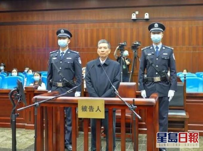 Tạ Quang Vinh nhận tội trước tòa án Thành Đô (Ảnh: SingTao).