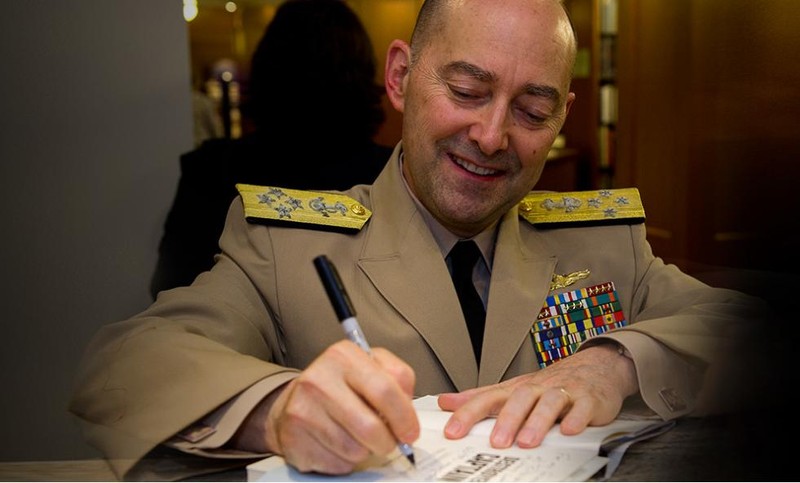 Đô đốc Mỹ về hưu James Stavridis, cựu Tư lệnh Liên minh NATO: quân đội Mỹ đang chuẩn bị tiến hành “chiến tranh du kích” với Trung Quốc trên Biển Đông (Ảnh: Sina).