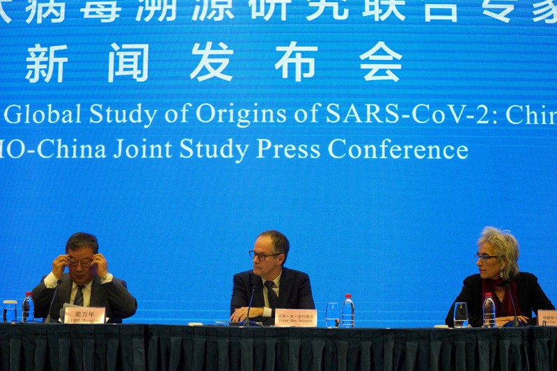 Hơn 1 tháng sau khi WHO kết thúc điều tra về nguồn gốc SARS-CoV-2, các nhà nghiên cứu quốc tế đề nghị điều tra lại mà không có Trung Quốc tham gia (Ảnh: AP).