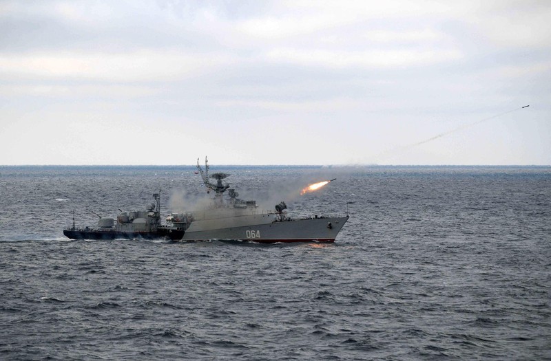 Hải quân Nga tập trận trên Biển Đen (Ảnh: AP).