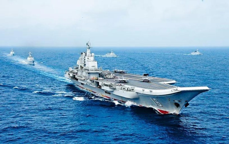 Tàu sân bay Sơn Đông cùng gần 30 tàu mặt nước khác đang tham gia cuộc tập trận lớn trên Biển Đông (Ảnh: Singtao).