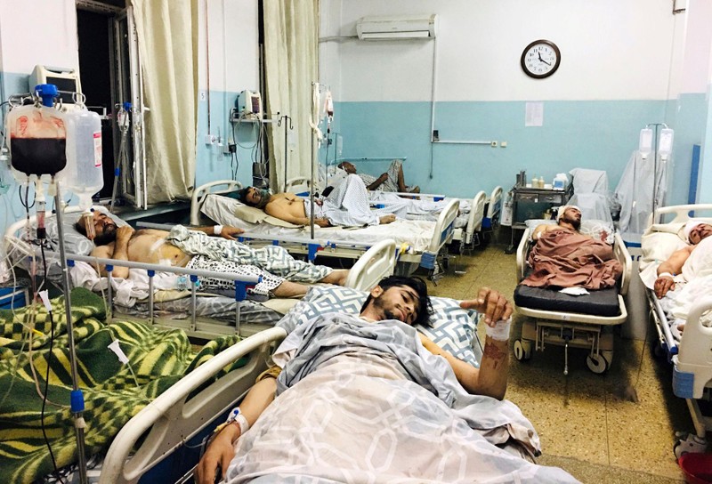 Các nạn nhân bị thương trong vụ đánh bom khủng bố đang điều trị trong bệnh viện (Ảnh: AP).