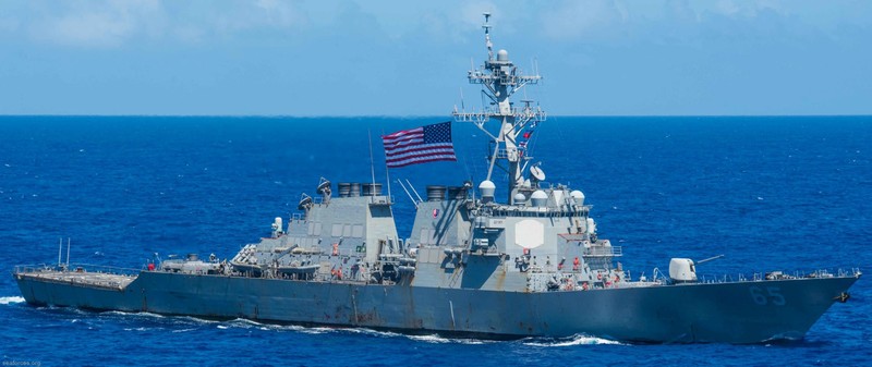 Ngày 8/9, tàu USS Benford của Mỹ đã tiến hành tự do hàng hải bên trong vùng nước 12 hải lý đá Vành Khăn, thách thức Trung Quốc (Ảnh: Đông Phương).