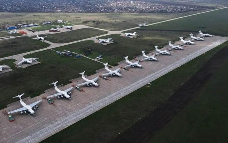 Hơn 70 máy bay vận tải chiến lược của Nga được huy động tham gia chiến dịch không vận lực lượng của CSTO đến và rút khỏi Kazakhstan (Ảnh: Sohu).