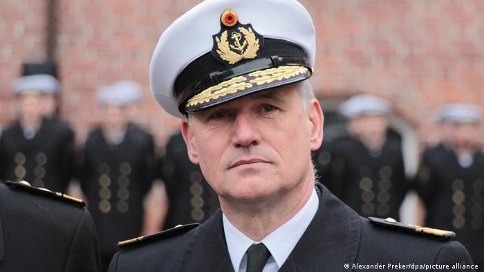Ông Kay-Achim Schonbach, Tư lệnh Hải quân Đức vừa từ chức vì những phát biểu thẳng thắn trái với đường lối chính thức (Ảnh: Deutsche Welle).