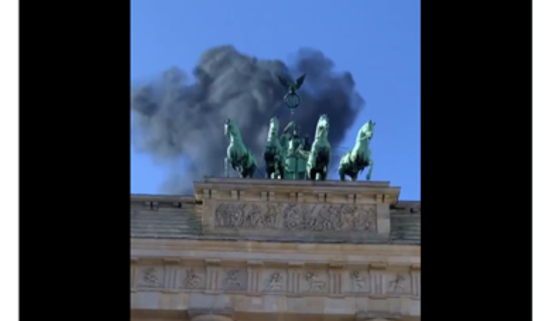 Hình ảnh Cổng Brandenburg bị đánh bom trong video (Ảnh: QQ).