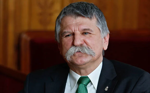 Chủ tịch Quốc hội Hungary nói khi trả lời đài truyền hình "ông Zelensky có vấn đề về tâm thần" (Ảnh: QQ).