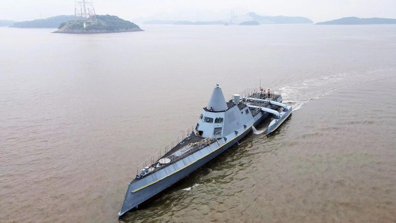 Chiếc tàu không người lái đầu tiên của Trung Quốc được chạy thử nghiệm trên biển hôm 7/6 (Ảnh: Stnn).