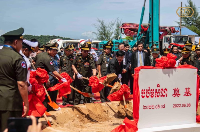 Các quan chức Trung Quốc và Campuchia tiến hành động thổ xây dựng Căn cứ Ream (Ảnh: Guancha).