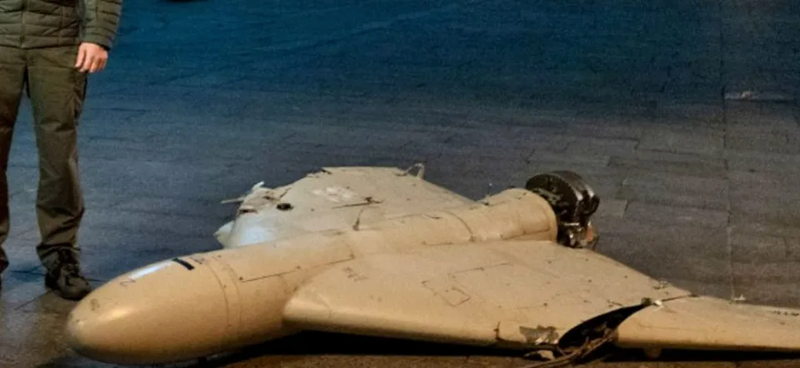 Một chiếc máy bay không người lái Shahed-136 bị rơi ở Ukraine còn gần như nguyên vẹn (Ảnh: Newtalk).