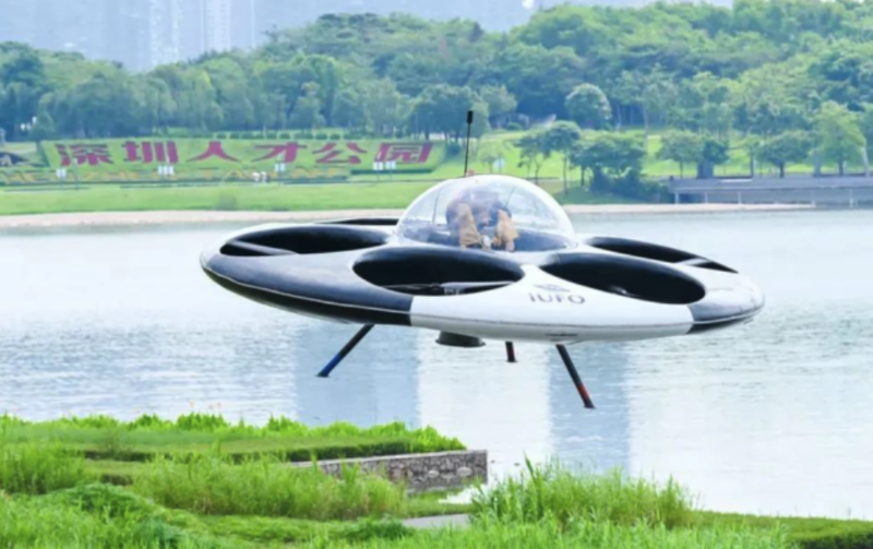 Chiếc iUFO bay thử nghiệm tại công viên ở Thâm Quyến hôm 3/6 (Ảnh: technews).