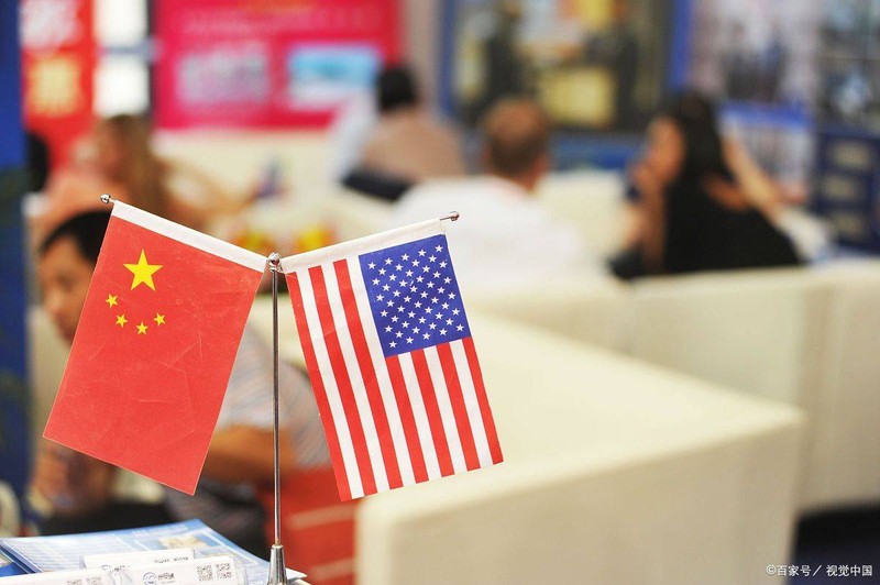 Khoảng cách về GDP giữa Mỹ và Trung Quốc ngày càng nới rộng (Ảnh: Sohu).