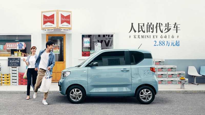 Wuling Hongguang Mini EV được quảng cáo là xe có giá rẻ "thay mọi người đi bộ" (Ảnh: Wuling)