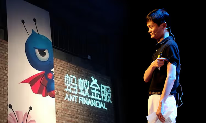 Chỉ gián tiếp nắm giữ khoảng 6,2% cổ phần của Ant Group, tỉ phú Jack Ma đã mất quyền kiểm soát đế chế tài chính này (Ảnh: Sina)