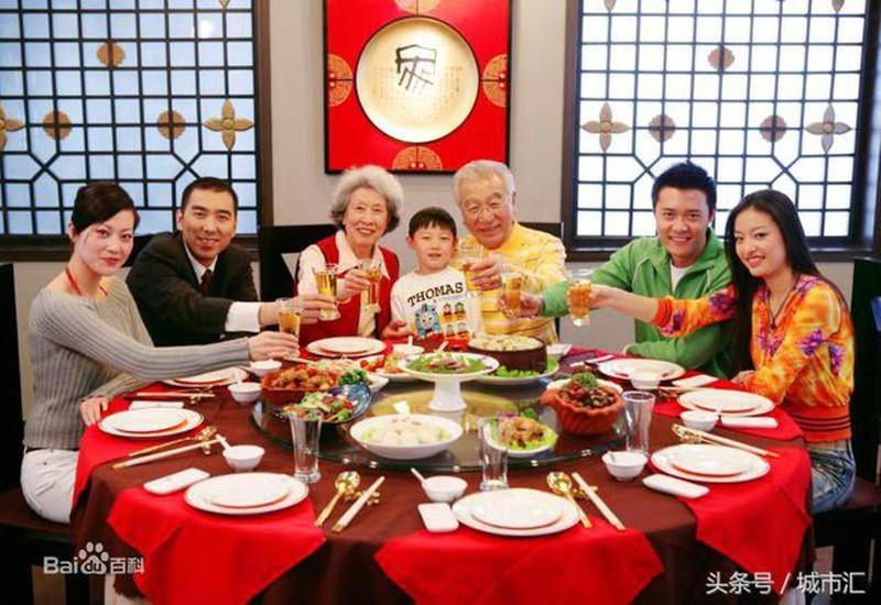 Bữa tiệc đêm Giao thừa được coi là bữa ăn quan trọng nhất trong năm của người Trung Quốc (Ảnh: Toutiao)