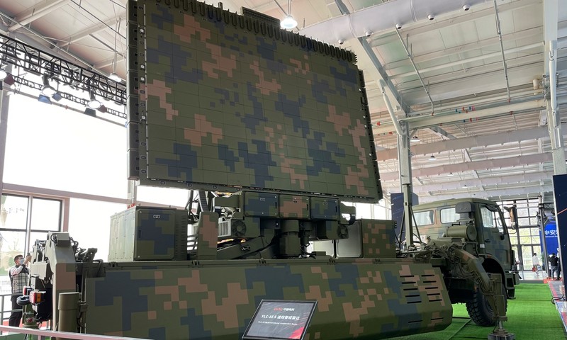 Radar băng tần S đa chức năng không cần giám sát YLC-16 được trưng bày tại Triển lãm Radar Quốc tế lần thứ 10 ở Bắc Kinh ngày 13/4/2023. Ảnh: Liu Xuanzun/GT