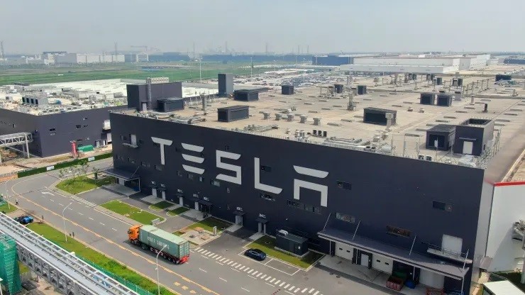 Không ảnh nhà máy Thượng Hải Gigafactory của Tesla ở ngoại ô thành phố Thượng Hải, Trung Quốc, tháng 7/2021. Ảnh Vcg/Tập đoàn Visual Trung Quốc/ Getty Images