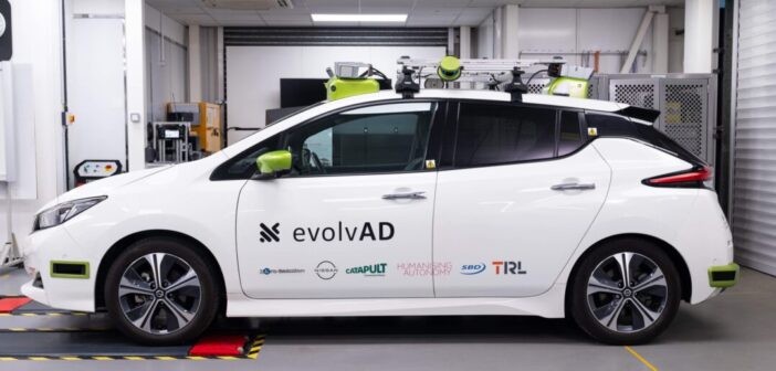 Xe điện tự hành Leaf của công ty Nissan, thử nghiệm dịch vụ robotaxi ở Anh. Ảnh ADAS&Autonomouns Vehicles