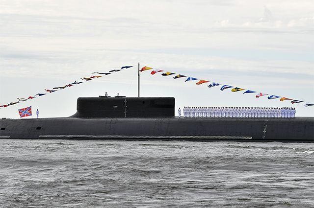 Tầu ngầm hạt nhân chiến lược thuộc dự án 955A "Borei-A" của Nga trước giờ duyệt binh (Ảnh: AIF)