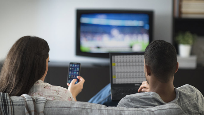 Nhiều Smart TV hiện nay đi kèm chức năng theo dõi hành vi người dùng
