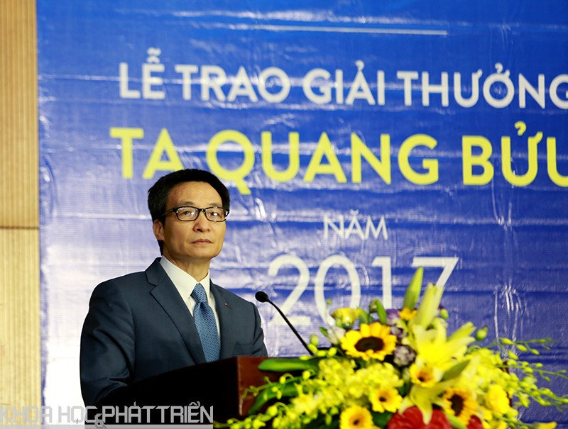 Phó Thủ tướng Vũ Đức Đam phát biểu tại lễ trao giải thưởng Tạ Quang Bửu 2017. 
Ảnh: Loan Lê.