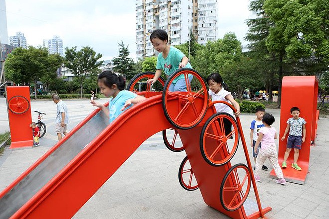 Bánh xe được dùng để chế tạo khung các bộ phận trong công viên vui chơi