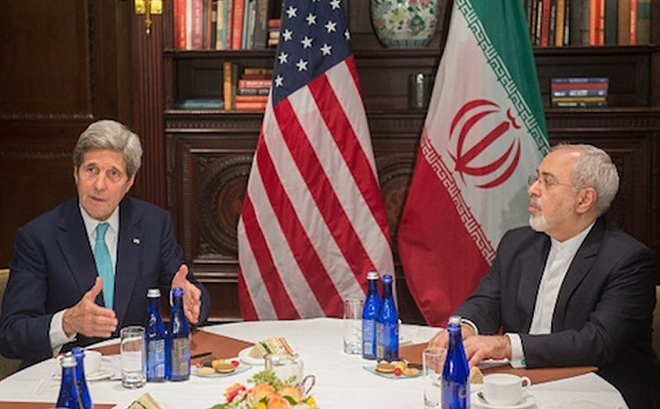 Ngoại trưởng Mỹ John Kerry gặp đồng cấp Iran Javad Zarif ngày 22/4/2016 (Ảnh: Getty Images)