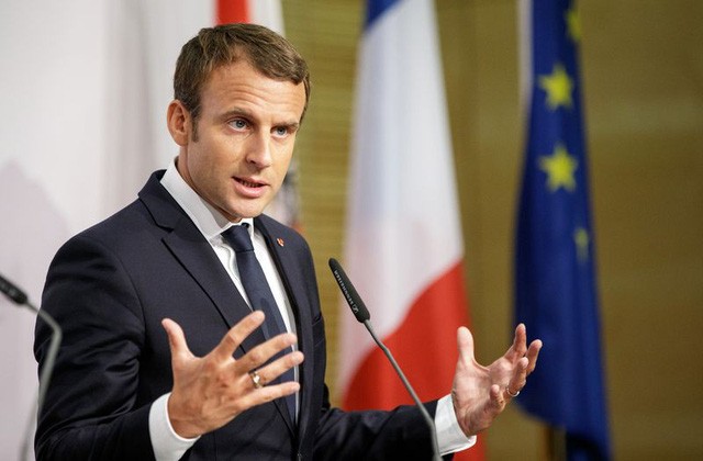 Tổng thống Pháp Emmanuel Macron phát biểu trong cuộc họp báo tại Dubai, UAE - Ảnh: REUTERS