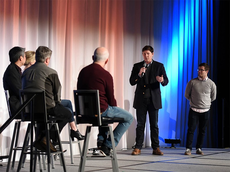 Brian Bosché và Dan Bloom của nhóm khởi nghiệp Slope đang thuyết trình trong Ngày Startup GeekWire 2016. Ảnh: GeekTime