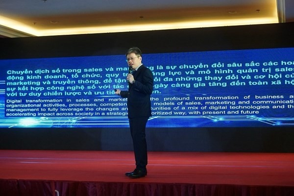 Ông Lê Quốc Minh - Đại diện ban tổ chức chia sẻ về chuyển dịch số trong kỷ nguyên công nghiệp 4.0.