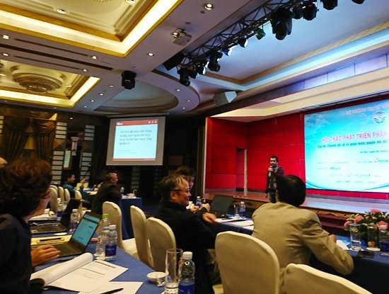 Ông Lâm Hồng Quang, Giám đốc sản phẩm Mobile của Bkav chia sẻ tại hội thảo quốc gia phần mềm nguồn mở 2017 có chủ đề “Chuyển đổi số và phần mềm nguồn mở đối với các tổ chức, doanh nghiệp Việt Nam”.