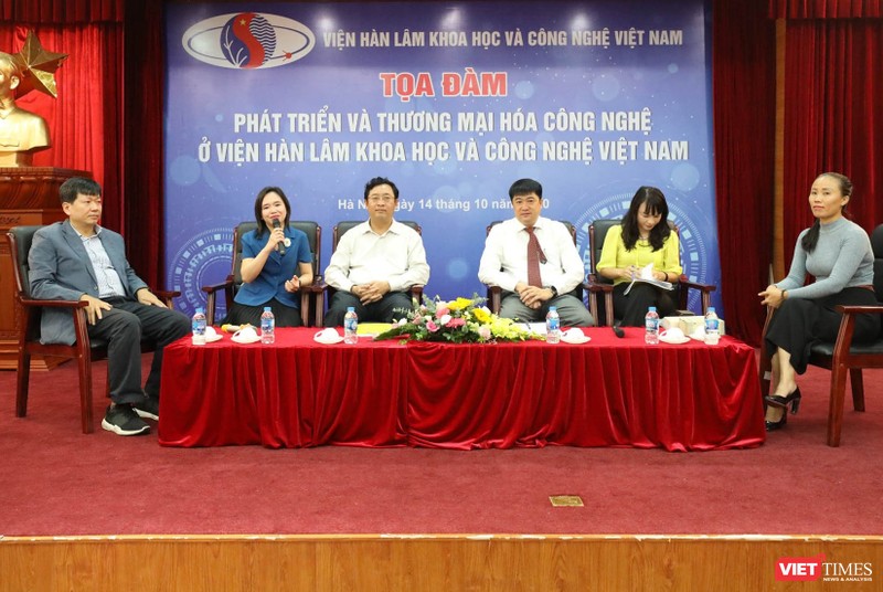 Tọa đàm “Phát triển và thương mại hóa công nghệ ở Viện Hàn Lâm Khoa học và Công nghệ Việt Nam” được tổ chức vào sáng nay (Ảnh: Minh Thúy) 