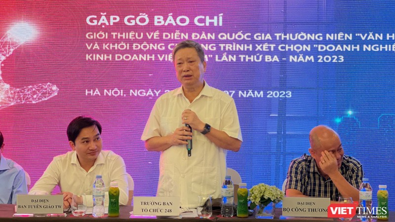 Ông Hồ Anh Tuấn - Chủ tịch Hiệp hội Phát triển Văn hóa Doanh nhân Việt Nam, Trưởng Ban Tổ chức 248 - giới thiệu về Diễn đàn quốc gia thường niên “Văn hóa với doanh nghiệp”