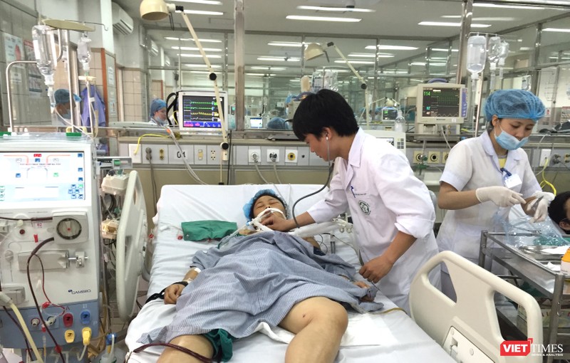 Chăm sóc bệnh nhân ở Khoa Hồi sức tích cực Bệnh viện Bạch Mai 