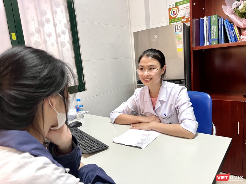 BSCKII. Cao Thị Ánh Tuyết tư vấn cho một bệnh nhân bị rối loạn học tập