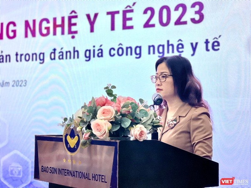 Bà Trần Thị Trang - Vụ trưởng Vụ BHYT Bộ Y tế: Việc cập nhật Danh mục thuốc BHYT thông qua đánh giá CNYT sẽ khuyến nghị doanh nghiệp điều chỉnh giá thuốc phù hợp, để tăng tỉ lệ chi trả, giảm chi tiền túi của người dân