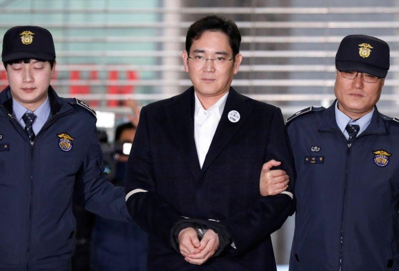 Ông Lee Jae-yong có mặt trong phiên xét xử ngày 18/1 và đã bị bắt giam ngay sau khi bản án được tuyên. Ảnh: Yahoo