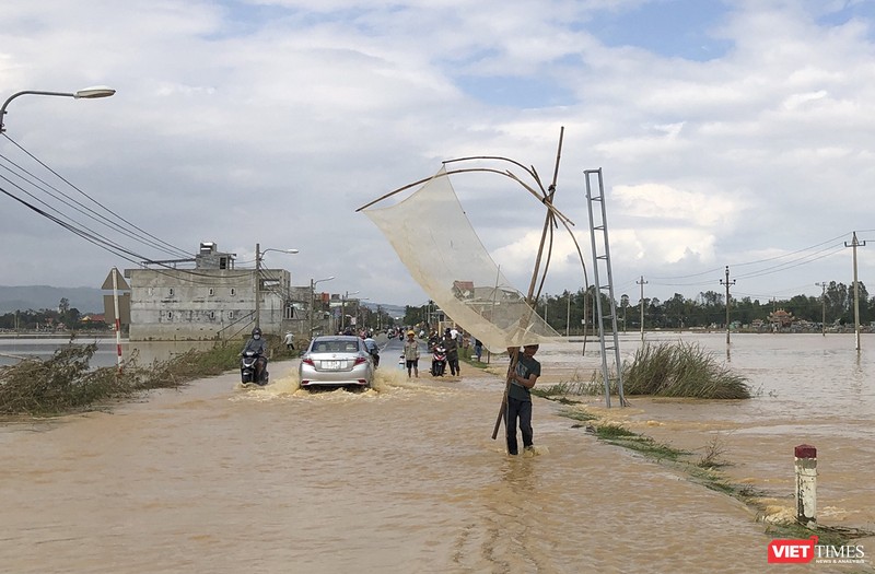 Tuyến giao thông liên huyện ở Quảng Nam bị ngập do lũ