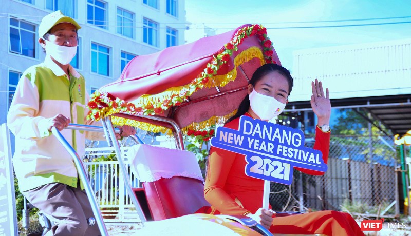 Xích lô du lịch Đà Nẵng diễu hành "Chào năm mới 2021"