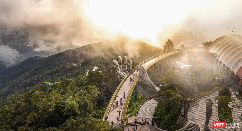 Cầu Vàng, điểm nhấn hấp dẫn tại khu du lịch Sun World Ba Na Hills (Đà Nẵng)