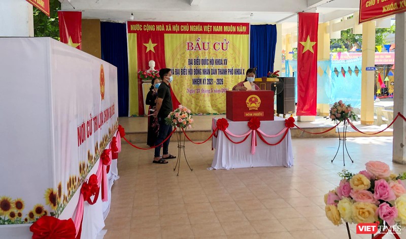Cử tri Đà Nẵng đi bỏ phiếu bầu đại biểu Quốc hội và đại biểu HĐND TP khoá X, nhiệm kỳ 2021-2026