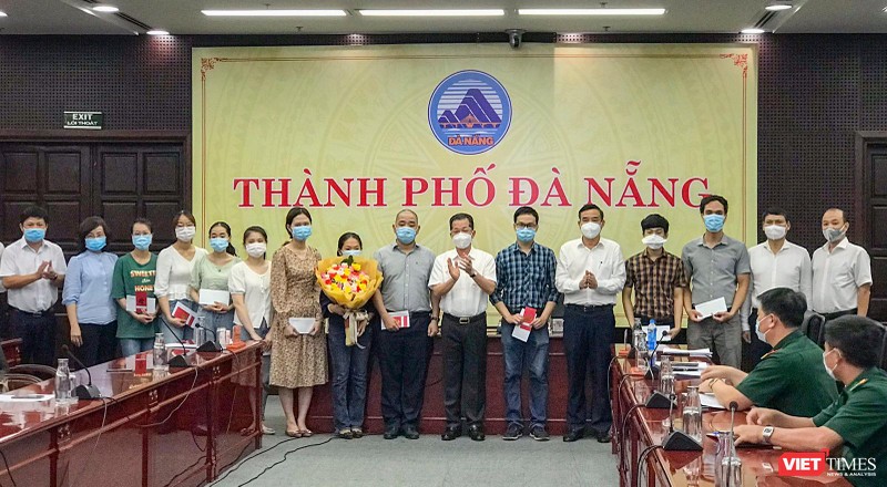 Quang cảnh buổi tiễn đoàn y bác sĩ của Đà Nẵng lên đường hỗ trợ tỉnh Bắc Giang chống dịch COVID-19 (Ảnh Ngọc Thuỷ)