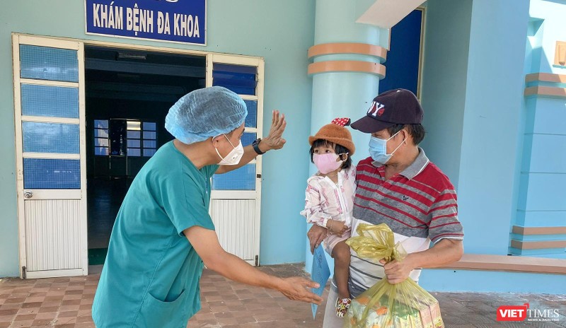 Bệnh nhân nhi 2 tuổi BN15936 tại buổi xuất viện