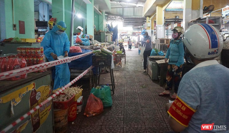 Chợ Hoà An (quận Cẩm Lệ, TP Đà Nẵng) trong ngày đầy hoạt động trở lại